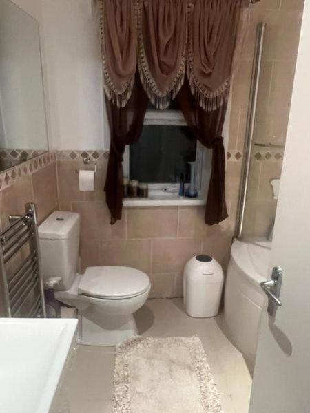 לונדון Happy Hours Home Stay מראה חיצוני תמונה